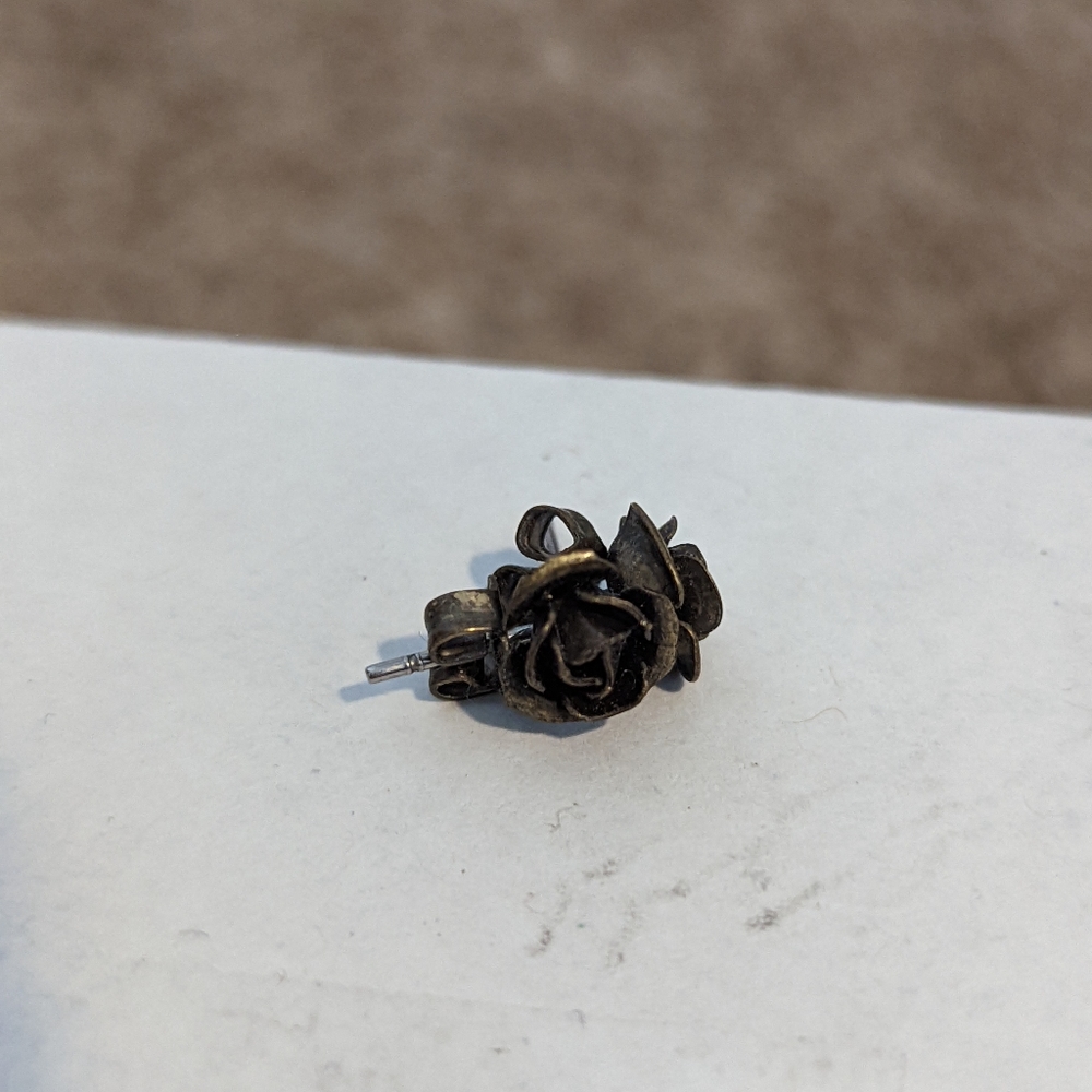Dark Rose stud earring